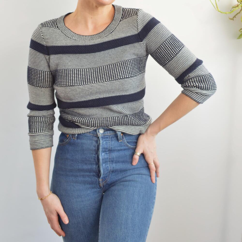 navy and white vintage tommy hilfiger cotton crew neck sweater